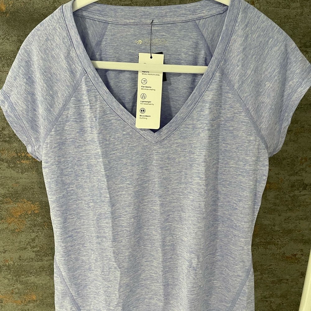 Ideology workout shirt size small